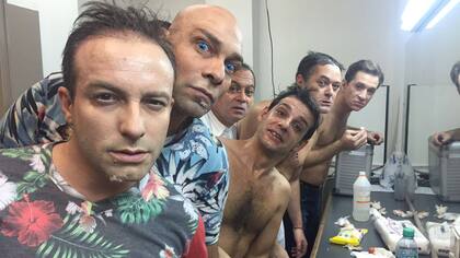 Después de una larga jornada, así quedan las caras sin máscaras