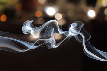 Después de una limpieza física, es ideal complementar con un sahumerio, que ayuda a liberar energías estancadas y a crear una atmósfera más armoniosa y liviana (Foto ilustrativa: PIXABAY)