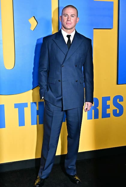 Después de vivir durante medio año a la deriva, el personaje de Tatum vive en secreto en una juguetería, pero al conocer a Leigh (Kirsten Dunst), comienza un romance con ella y su doble vida comienza a desmoronarse