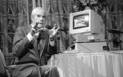 Después del exilio, se dedicó a la cibernética, que la consideraba el nuevo vehículo de la conciencia expandida