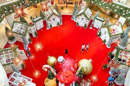 Después del feriado de Acción de Gracias, los negocios inician la temporada de compras navideñas