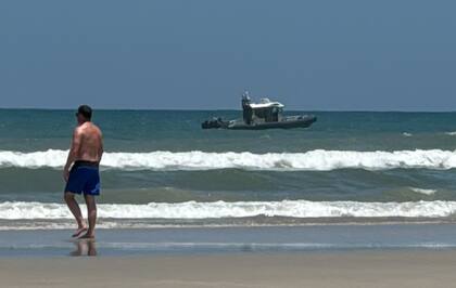 Después del incidente, las autoridades buscaron al tiburón en la playa de Florida