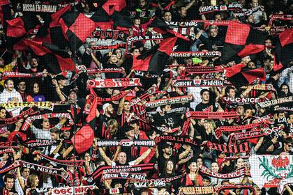 Después que el clip circuló en la red, los aficionados alertaron al club de los hechos