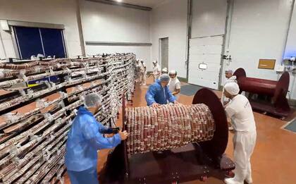 Destacaron que Tandil ostenta el único sello de Denominación de Origen (DO) para su salame, una distinción que garantiza la autenticidad del producto, protege su identidad y lo diferencia de otros chacinados elaborados en el país