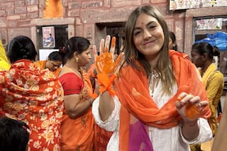 Entre bodas arregladas y risas junto a moribundos, lucha por la libertad