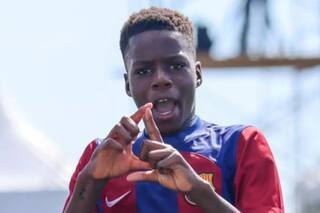 Tiene 12 años, marcó 145 goles en una temporada, lo comparan con Yamal y Mbappé y ya firmó un contrato comercial