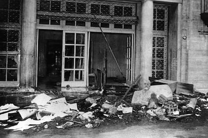 Destrozos en la Casa Radical