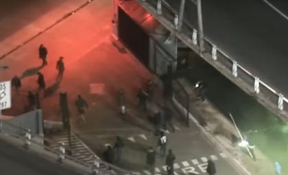 Destrozos en la entrada de TN y Canal 13