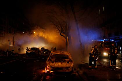 Destrozos en las calles de Paris por enfrentamientos entre los chalecos amarillos y las fuerzas policiales