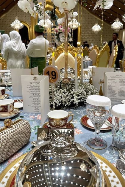 Detalle de la decoración de las mesas del banquete.