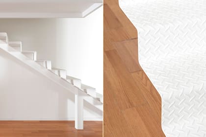 Detalle de la escalera, en chapa "semilla de melón" plegada.