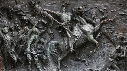 Detalle de la estatua ecuestre en Plaza San Martín