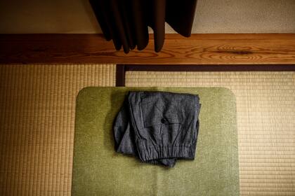 Detalle de la poca ropa de Katsuya Toyoda