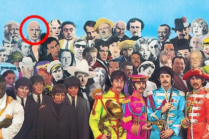 Detalle de la tapa del disco de los Beatles donde aparece Crowley