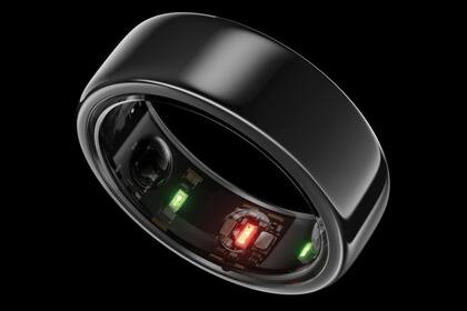 Detalle de los sensores internos del anillo
que monitorean el cuerpo durante todo el día.