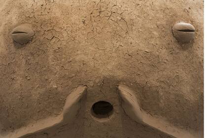 Detalle de Patricia, el horno de barro que expuso en 2017 en el Museo de Arte Moderno de Buenos Aires