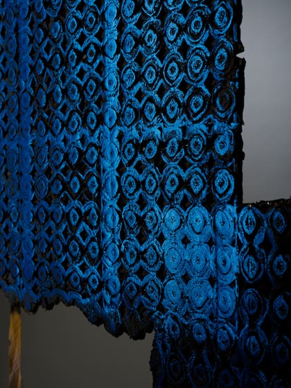 Detalle de una de las obras realizadas con maples que Churba exhibirá en Herlitzka & Co.