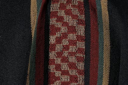 Detalle del poncho de Mariano Rozas