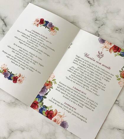 Detalle del programa. Al igual que en otras piezas gráficas que se hicieron especialmente para la boda, las flores son protagonistas.