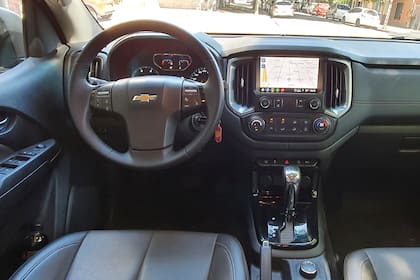 Detalles. El interior luce moderno y cuenta con muy buen equipamiento