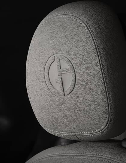 Detalles en el Fiat 500e Giorgio Armani Collector’s Edition