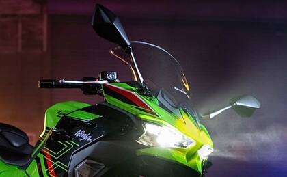 Detalles en los LED de la versión versión SE KRT ABS de la Kawasaki Ninja 500