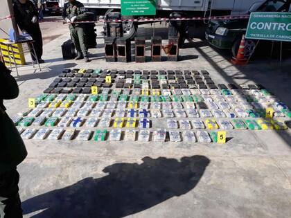Detectan un camión con 265 kilos de cocaína ocultos en tanques de combustible, en Chaco