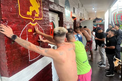 Detectives de la policía bonaerense allanaron la cárcel de Florencio Varela