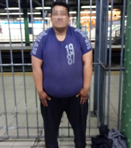 Pánico en el subte A: denuncian que un hombre persigue con martillos e insulta a trabajadoras y pasajeras - Image 3