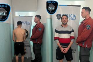 Está condenado por drogas y tiene tobillera electrónica, pero seguía robando junto a su hijo