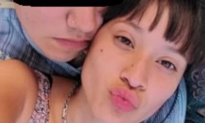 Detienen al novio de Nara Flores, hallada carbonizada en su casa.