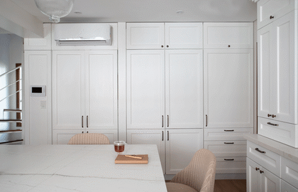 Detrás del aparente mueble, el lavadero.