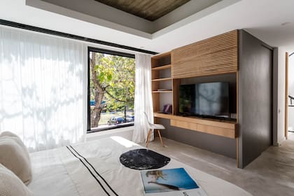 Detrás del varillado se esconde el equipo de aire acondicionado.