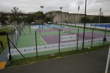 Detrás la canchas de tenis del Cenard, el Tiro Federal Argentino, cuyo terreno fue vendido para, en parte, levantar edificios.
