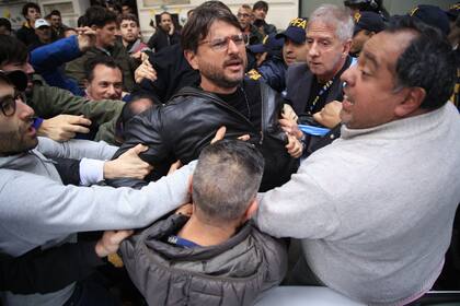 Detuvieron a Juan Grabois por la toma del Instituto Perón