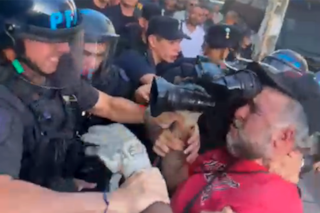 ADEPA expresó su “preocupación” por la agresión de la Policía Federal a un camarógrafo