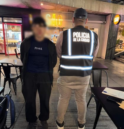 Detuvieron a un empleado del Hospital de Clínicas por robar una bomba de infusión