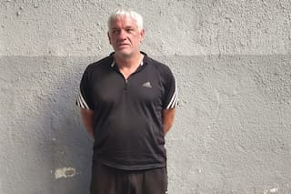 Dirigía un partido de fútbol y fue detenido por violar 41 veces a una joven