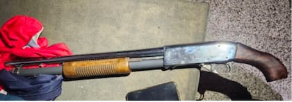 Detuvieron a un hombre y su sobrino por vender armas que publicaban en redes sociales