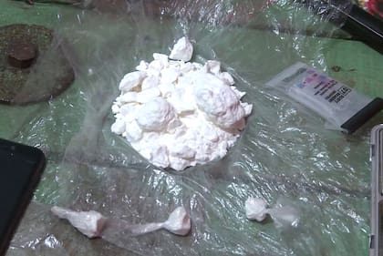 La muejr y el hombre tenían 70 gramos de cocaína y elementos para fraccionarla