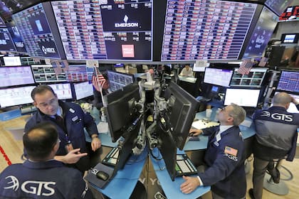 Las acciones en Wall Street subieron fuertemente, luego del desplome de las semanas iniciales de la cuarentena