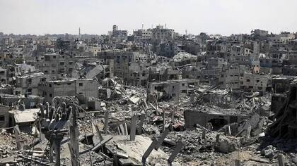 Devastación en Jan Yunis, donde se encontraba el antiguo hogar de Alathamna y su familia