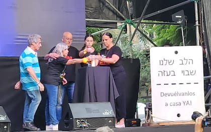 "¡Devuélvanlos ya!", el reclamo en una marcha en Buenos Aires por los rehenes en manos de Hamas