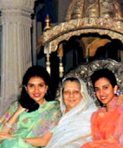 Devyani Rana (izq.), la novia "prohibida" del fallecido Dipendra