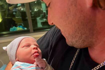 Dewey Bennett, padre del bebé, agradeció a Dios por el nacimiento de su primer hijo (Fuente: Sarasota Memorial Health Care System)
