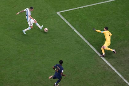 Di María convierte el segundo gol para Argentina