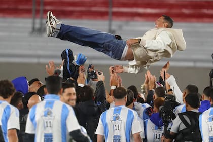 Di María vuela por los aires: la mejor despedida para un ídolo