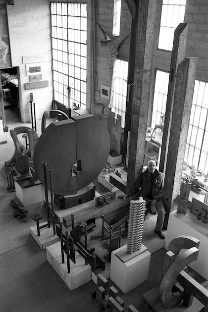 Di Teana en su atelier en Périgny-Sur-Yerres