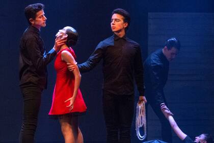 Macarena Giménez, Matías Santos y Maximiliano Iglesias, en "Carmen", de Jorge Amarante