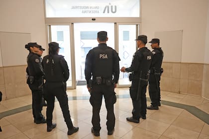 Día de la Industria en la UIA. Seguridad en la entrada